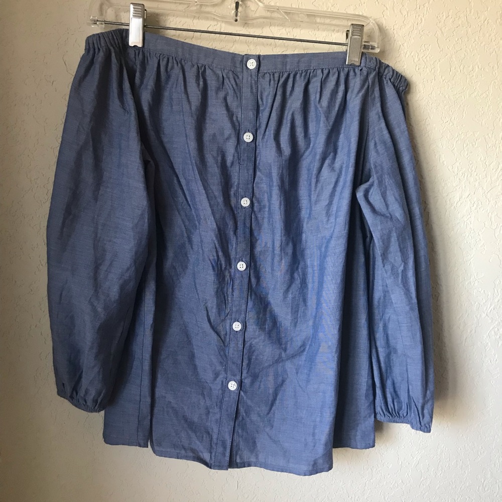 BUNDLE OFFER! Off the shoulder button up shirts S